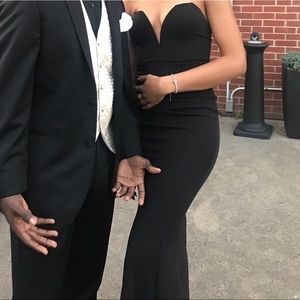 Black dress with Sweetheart Neckline (Worn Once)